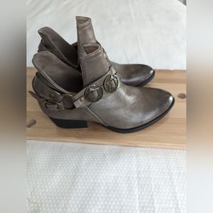 GC Shoes Women's Elisa Ankle Boots Taupe Size 6 M